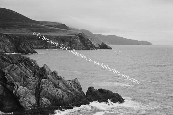 MALINBEG  HARBOUR AND SLIEVE LEAGUE IN BACKGROUND